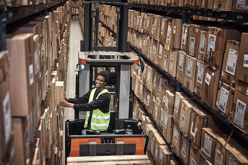 lager medarbetare i truck buffertlager