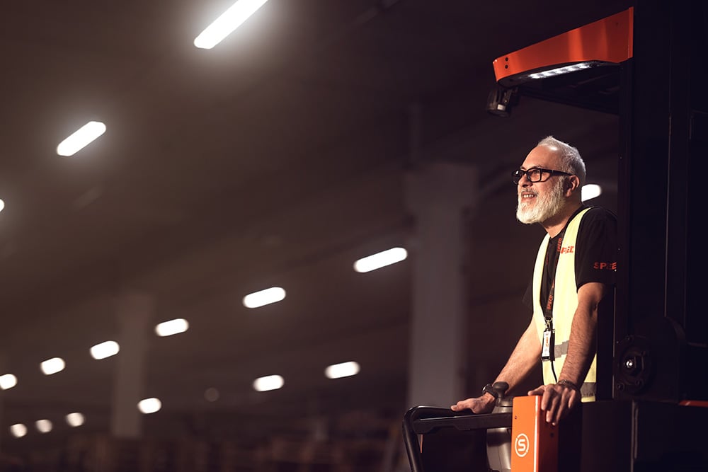 lager medarbetare i truck