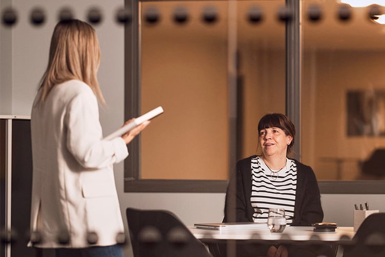 medarbetare på kontoret