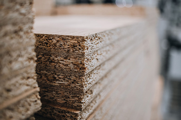 Speeds träavfall återvinns till möbler