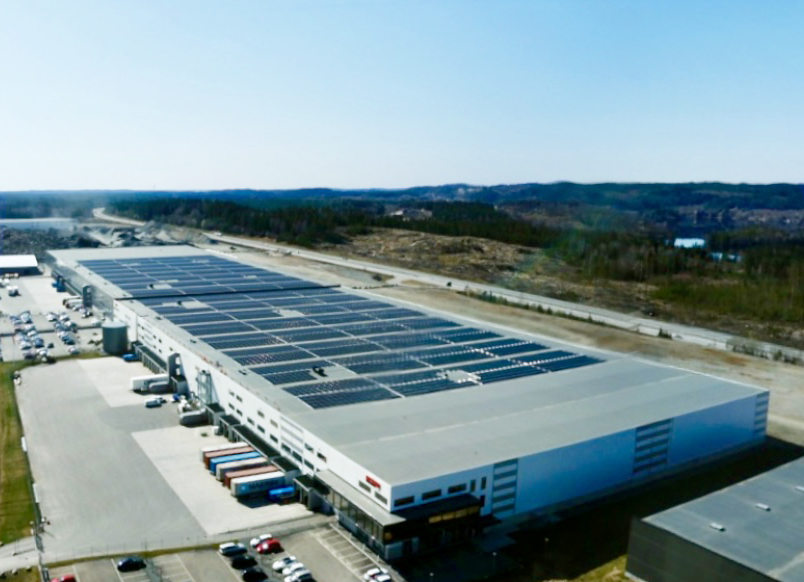 Speeds anläggning i Viared, Borås med solcellsanläggning på taket för ett hållbart företagande